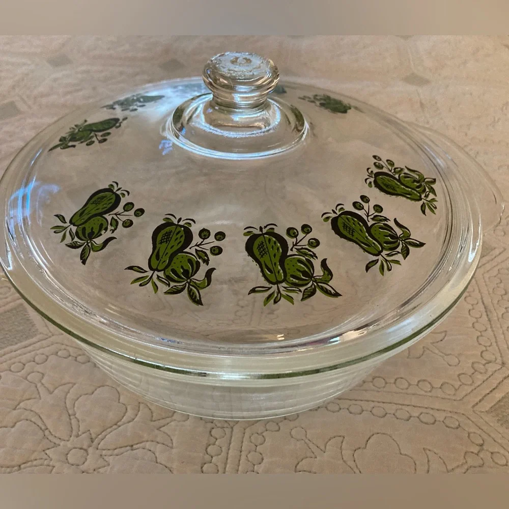 Vintage ANCHOR HOCKING ‘Fire King’ 2 Quart  Glass w Lid Pear Design Casserole